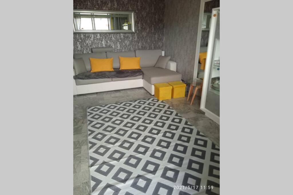 생로랑뒤바르 Chaleureux Appart 2 Pieces Entierement Renove. 아파트 외부 사진